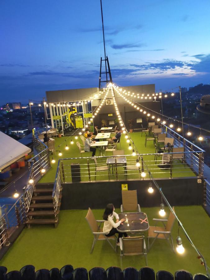 Hotel Maxonehotels @balikpapan 3*